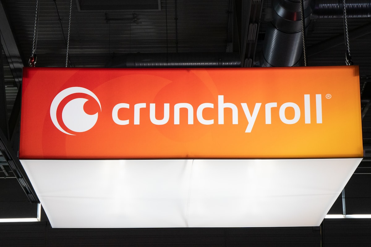 크런치롤(Crunchyroll) 화질 최적화: 넷플릭스보다 선명한 고비트레이트 영상 강제 활성화 비법