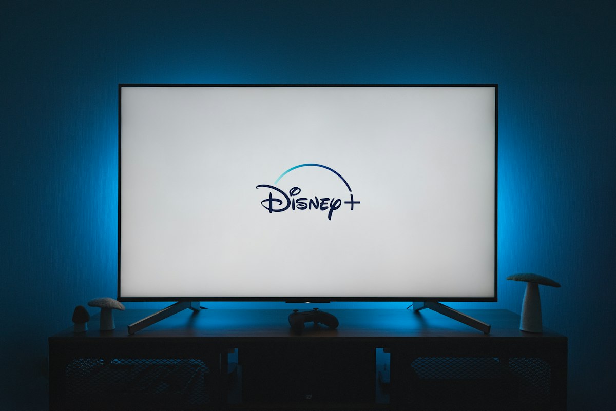디즈니 플러스(Disney+): 마블 대사만 쏙 뽑아 '나만의 영단어장'으로 만드는 AI 자동화 기술