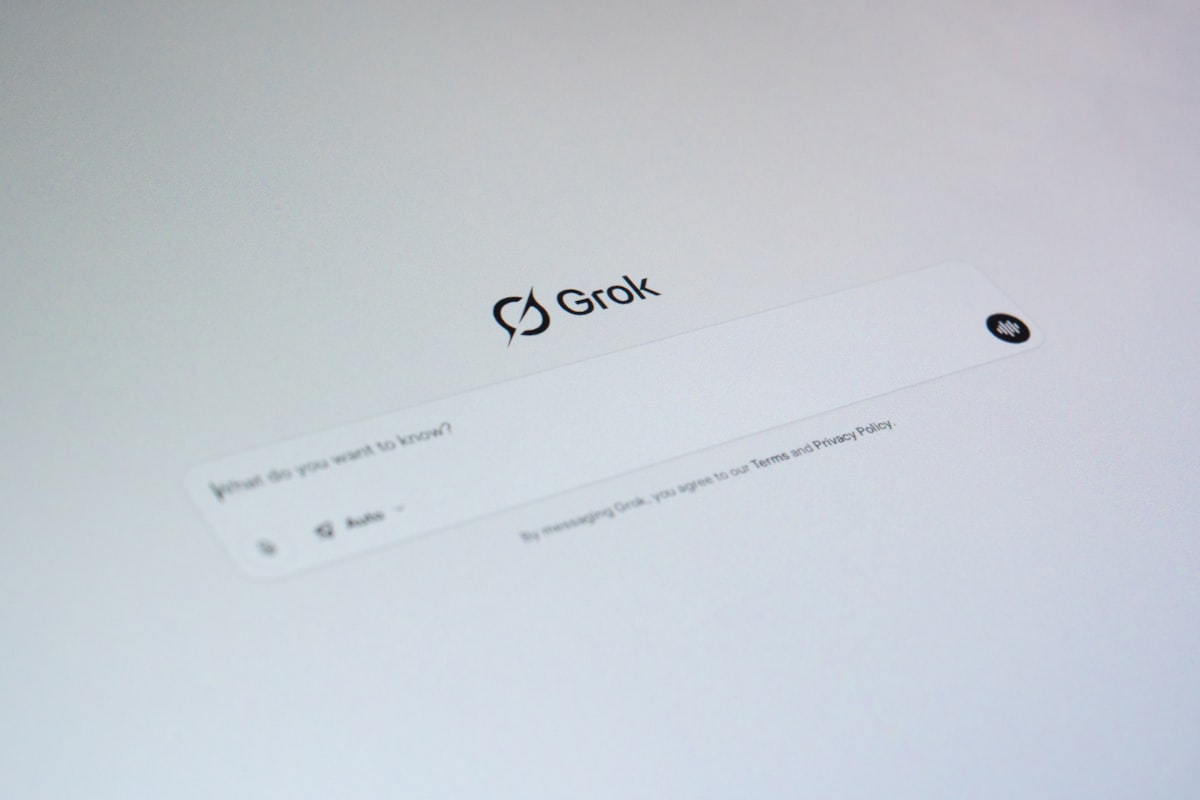 Grok(그록) AI 이미지 생성: 검열 없이 가장 사실적인 비주얼을 뽑아내는 실전 프롬프트 테크닉
